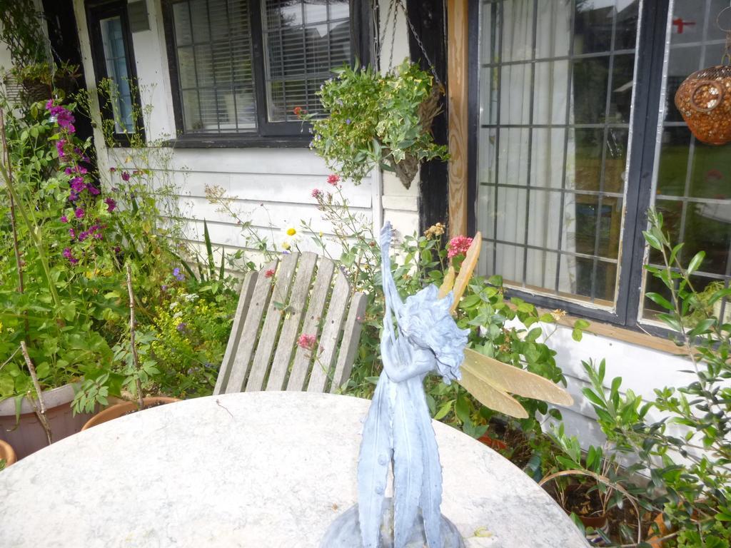 Church Hall Farm Bed And Breakfast Broxted Esterno foto