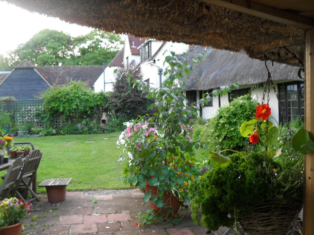 Church Hall Farm Bed And Breakfast Broxted Esterno foto